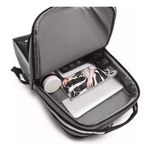 Cargar imagen en el visor de la galería, Mochila De Alta Calidad Para Notebook Con Usb Para Carga Negro Liso
