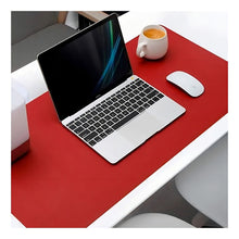 Cargar imagen en el visor de la galería, Alfombrilla Mousepad De Cuero Impermeable Reversible 80x40 Color Negro/rojo
